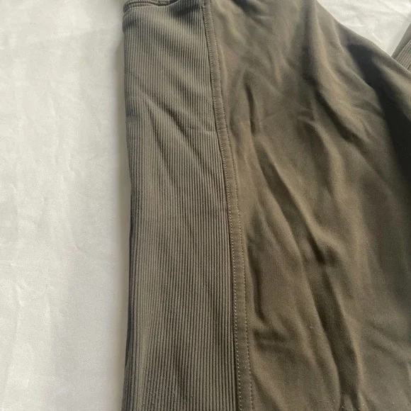 Lululemon Olive Green Ribbed Leggings with Pocket Size 4 - Picture 3 of 6